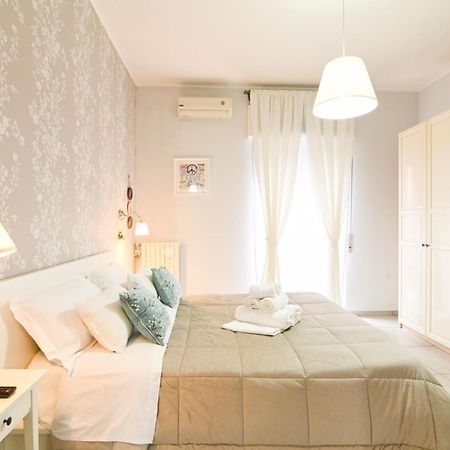 Debby'S Home เนเปิลส์ ภายนอก รูปภาพ